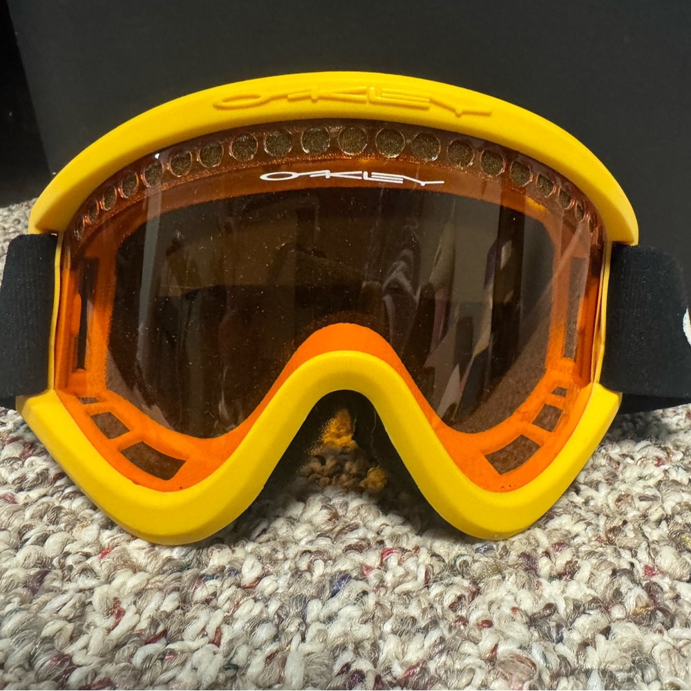 Vintage Oakley Yellow Ski Goggles
